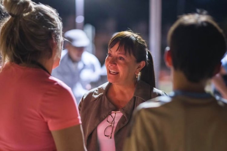 Durante un encuentro con vecinos, la intendenta Rodríguez anunció el recambio total de las luminarias del barrio 7 de Septiembre